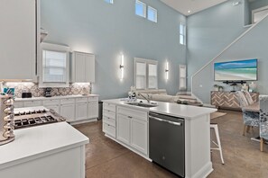Fridge, microwave, oven, stovetop - 🏖️Golf Cart | Bikes | Close to Beach | Down da Road🏖️ (Miramar Beach)