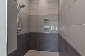 Douche, serviettes fournies