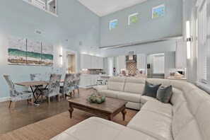 Smart TV - 🏖️Golf Cart | Bikes | Close to Beach | Down da Road🏖️ (Miramar Beach)