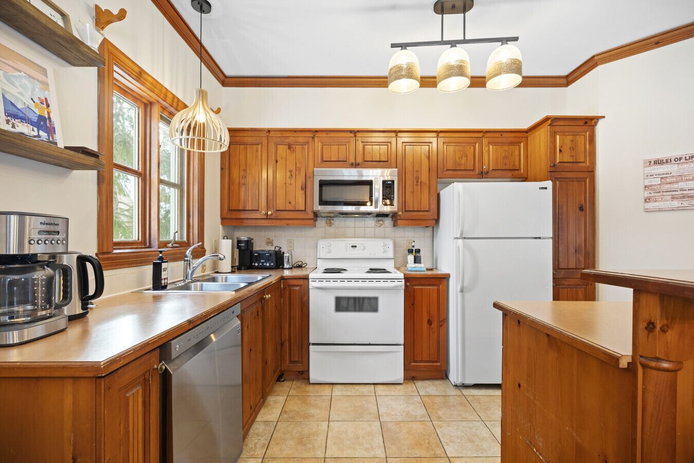 Geladeira, micro-ondas, fogão, cooktop