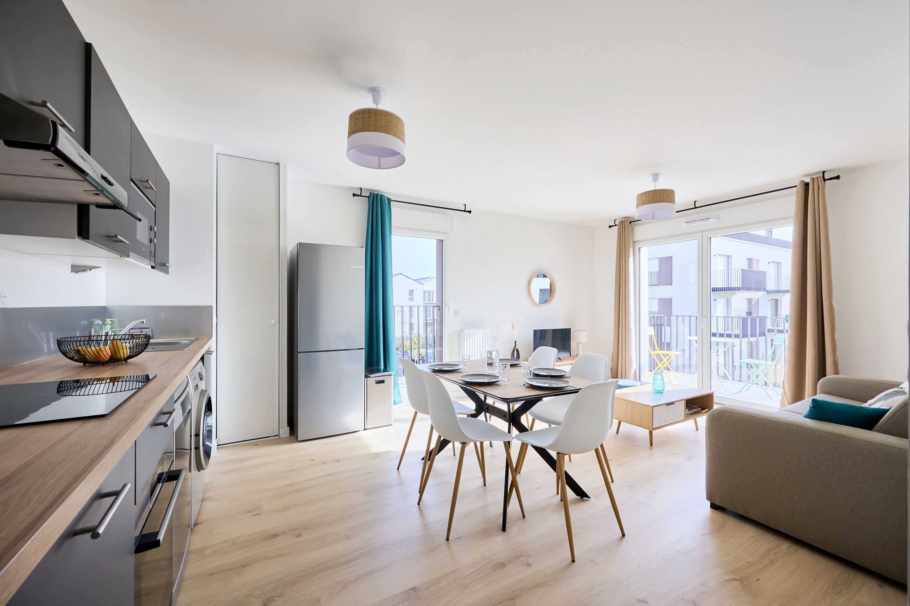 Geladeira, micro-ondas, fogão, lava-louças