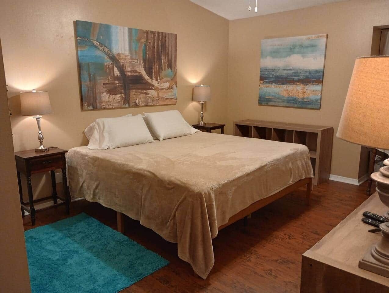 Iron/ironing board, WiFi, bed sheets