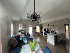 Smart TV - Your Private Escape In Elegant Luxury (Houston)
