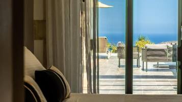 Skrivebord, strykejern/-brett, wi-fi (inkludert) og sengetøy