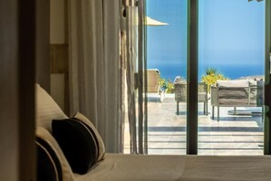 Skrivebord, strykejern/-brett, wi-fi (inkludert) og sengetøy