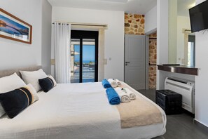 Skrivebord, strykejern/-brett, wi-fi (inkludert) og sengetøy