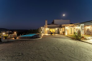 Outdoor pool - Villa Resi, Vamos, Private Pool, Sea View-5 minutes to the beach! (Chania)