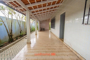 Property grounds - Casa na Praia Grande com Churrasqueira e Piscina (Praia Grande)