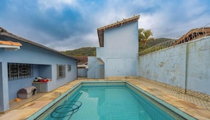 Pool - Casa na Praia Grande com Churrasqueira e Piscina (Praia Grande)