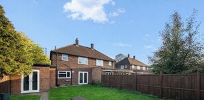Exterior - Contractors 5BR Home - Twickenham Rugby - Parking (Greater London)