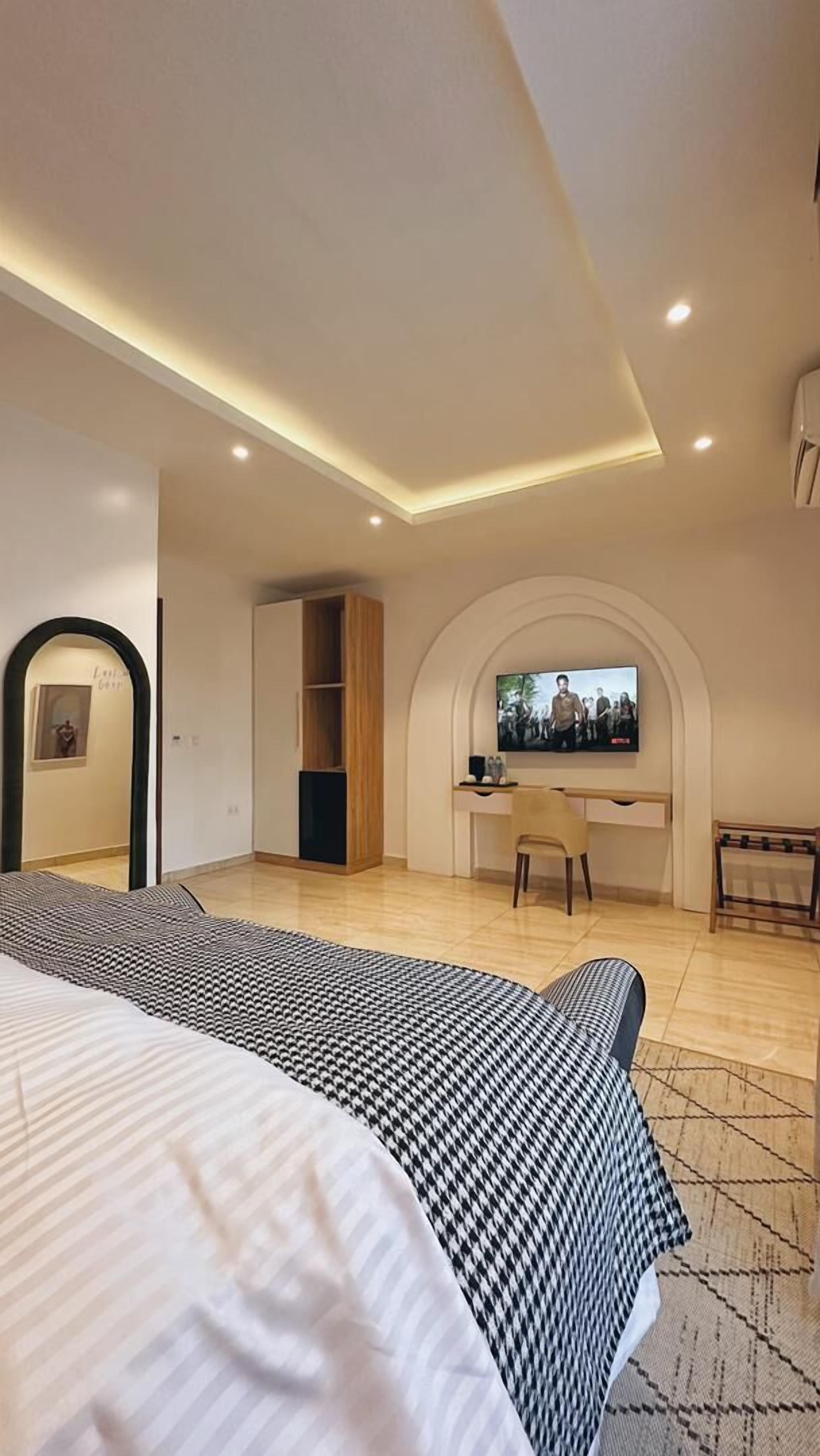 Enkeltrom – comfort | Safe på rommet, skrivebord og skrivebord for bærbar PC