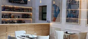 เมย์ฮิลล์ ซิกเนเจอร์