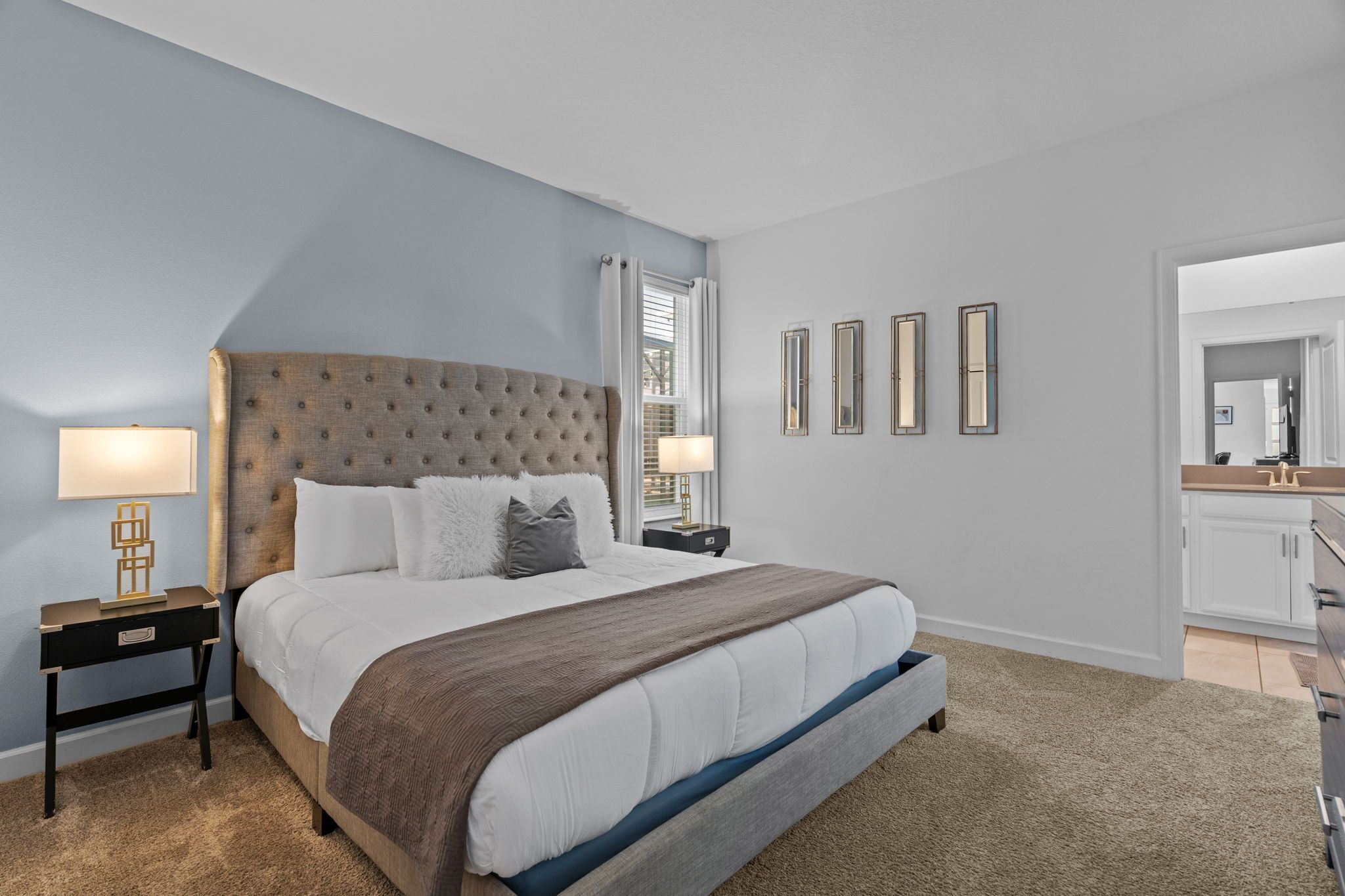 Schreibtisch, Bügeleisen/Bügelbrett, Reisekinderbett, kostenloses WLAN