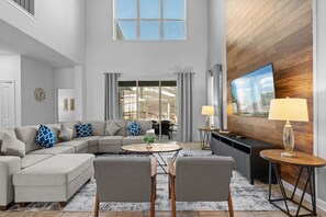 Een smart-tv en tafelvoetbal