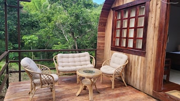 Quarto família, sacada, vista para a colina | Terraço/pátio