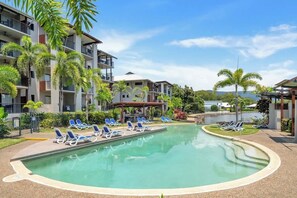 Pool - Laguna Haven—Dual Swim-Out Retreat by the Sea (Trinity Beach)