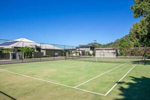 Sports court - Laguna Edge—Tranquil Poolside Escape by the Sea (Trinity Beach)