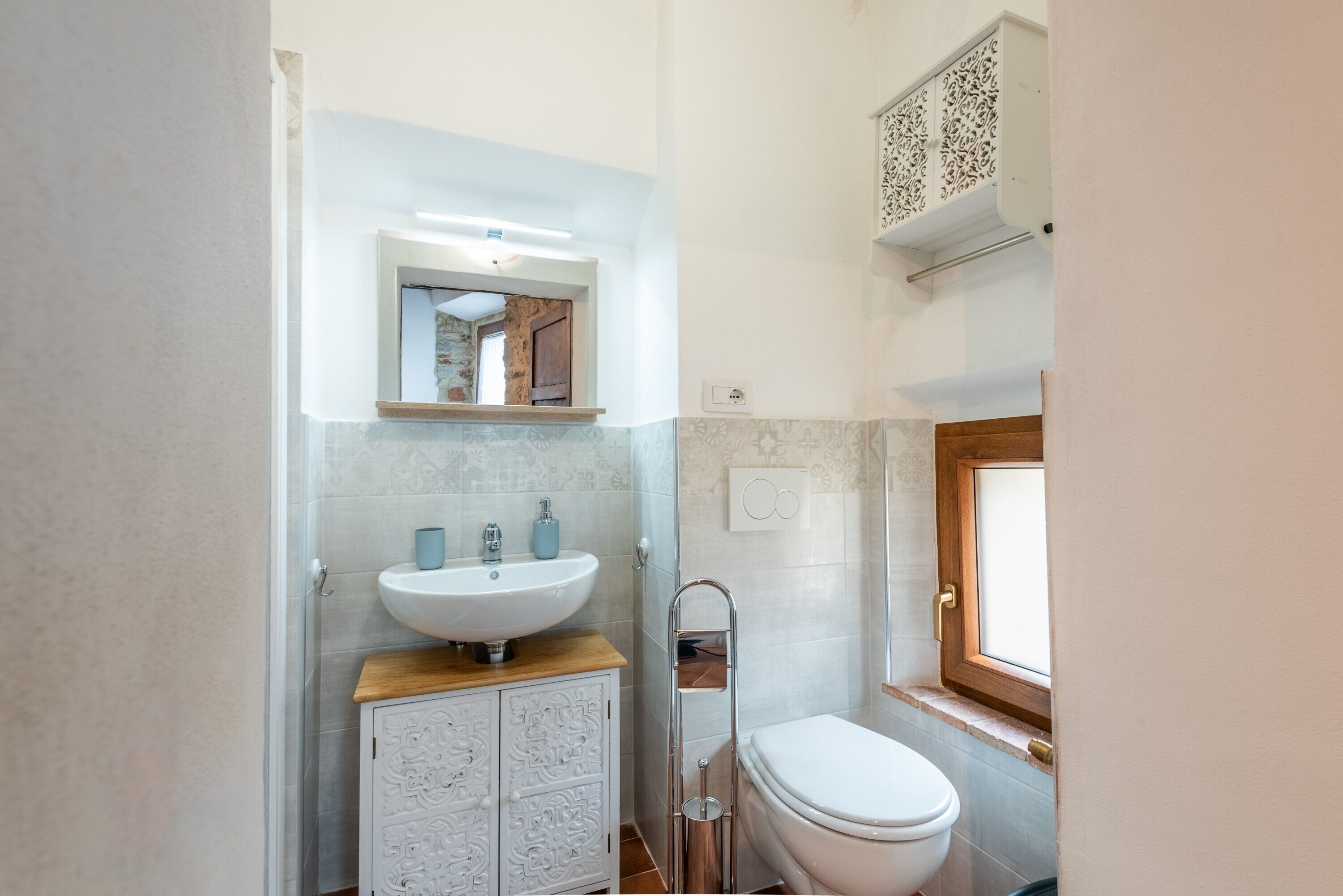 Douche, articles de toilette gratuits, sèche-cheveux