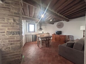 Living area - Casa di Via del Corallo Gerfalco – Charming Apartment in Medieval Village (Località Gerfalco Montieri)