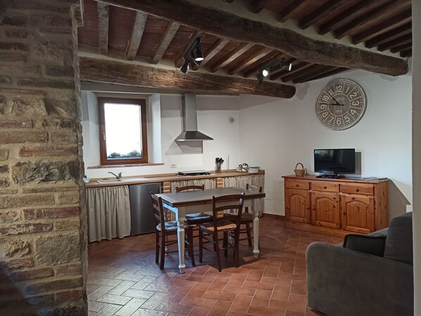 Dining - Casa di Via del Corallo Gerfalco – Charming Apartment in Medieval Village (Località Gerfalco Montieri)