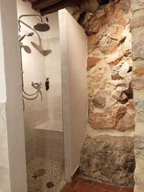 Bathroom - Casa di Via del Corallo Gerfalco – Charming Apartment in Medieval Village (Località Gerfalco Montieri)