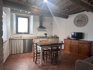 Dining - Casa di Via del Corallo Gerfalco – Charming Apartment in Medieval Village (Località Gerfalco Montieri)