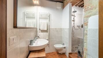 Shower, free toiletries, hair dryer, towels