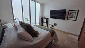3 bedrooms, desk, iron/ironing board, free WiFi - "La Roca" Beautiful house in gated community with private pool in Cuernavaca (Cuernavaca)