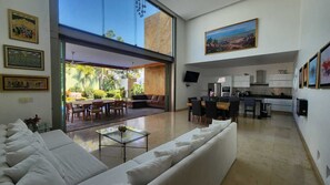 Smart TV - "La Roca" Beautiful house in gated community with private pool in Cuernavaca (Cuernavaca)