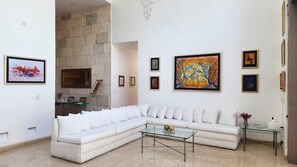 Smart TV - "La Roca" Beautiful house in gated community with private pool in Cuernavaca (Cuernavaca)