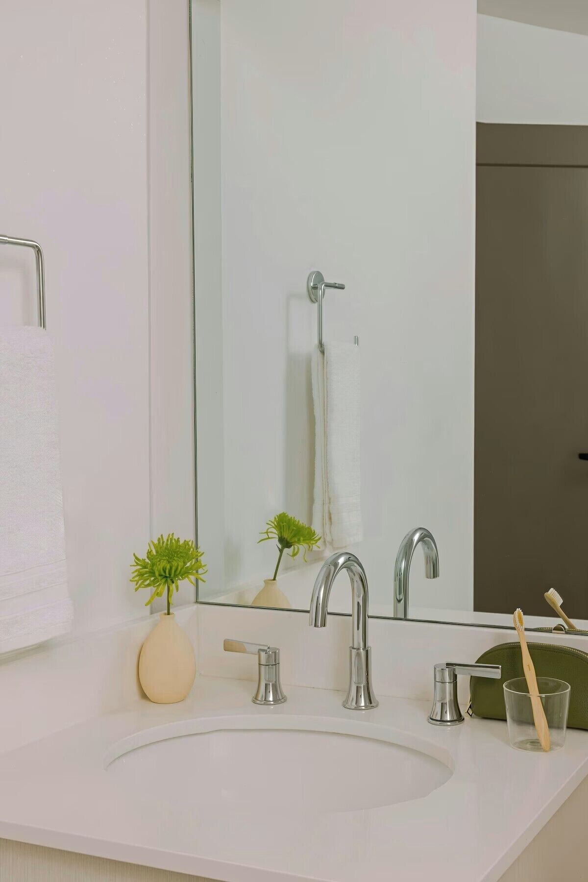 Ducha, artículos de tocador gratuitos, secador de pelo, toallas