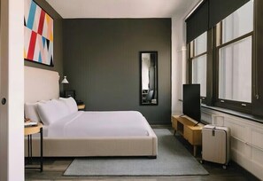 Studio King Apartment, City View | Blackout drapes, iron/ironing board, free WiFi, bed sheets