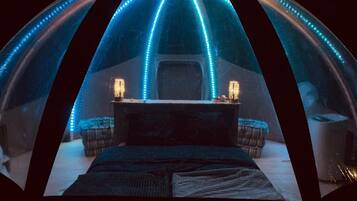 Blackout drapes, free WiFi