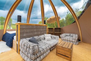 Romantic Tent, Garden View | Blackout drapes, soundproofing, free WiFi - Bed and Bourgogne (Messey-sur-Grosne)