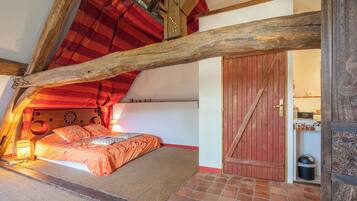 Blackout drapes, free WiFi