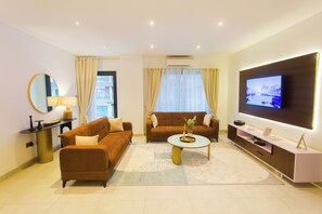Smart TV - Premium 2 Bedroom Apartment @ Signature (Accra)