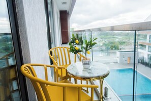 Outdoor dining - Premium 2 Bedroom Apartment @ Signature (Accra)