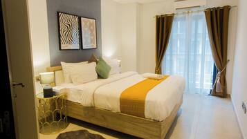 Iron/ironing board, WiFi, bed sheets