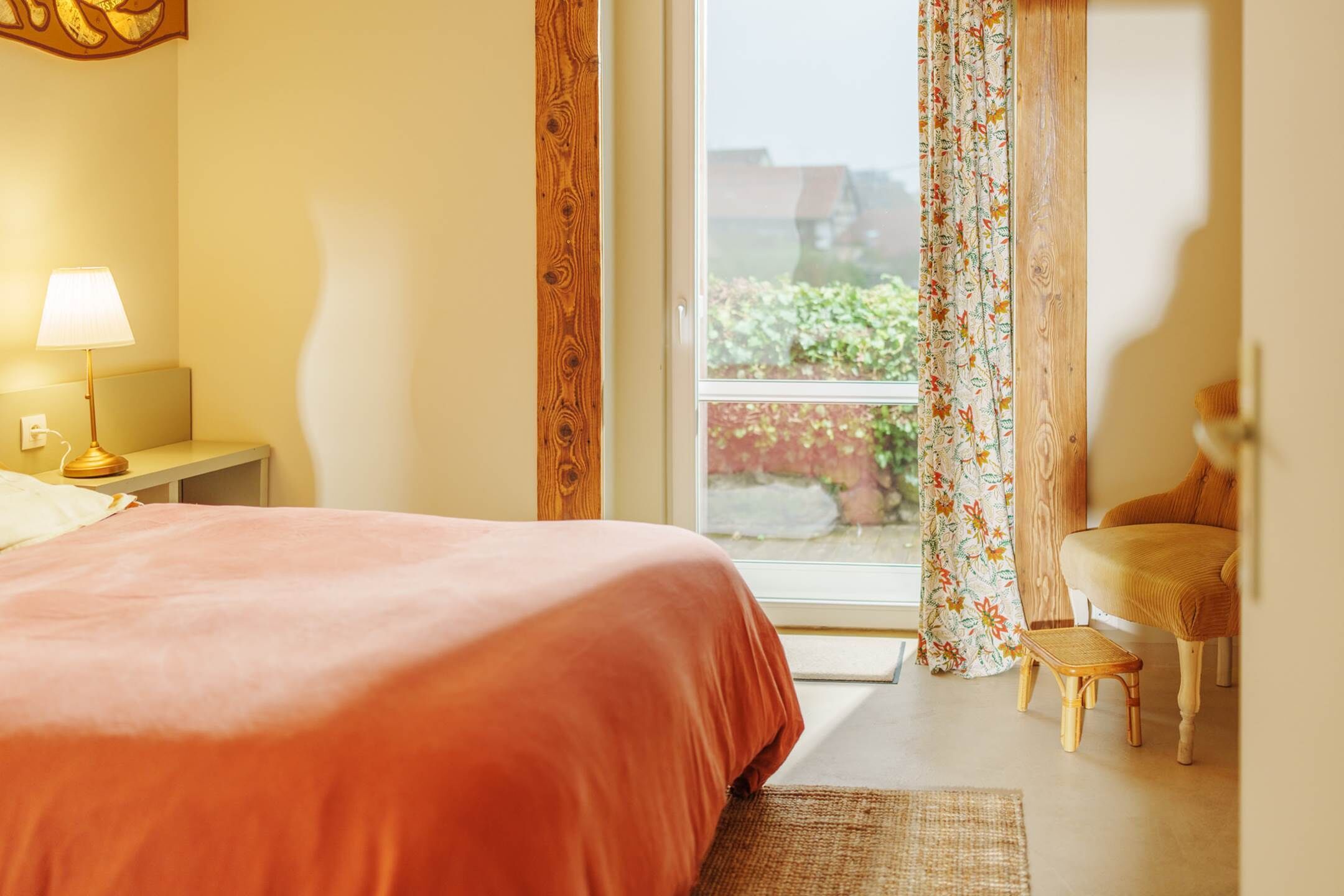 Free WiFi, bed sheets