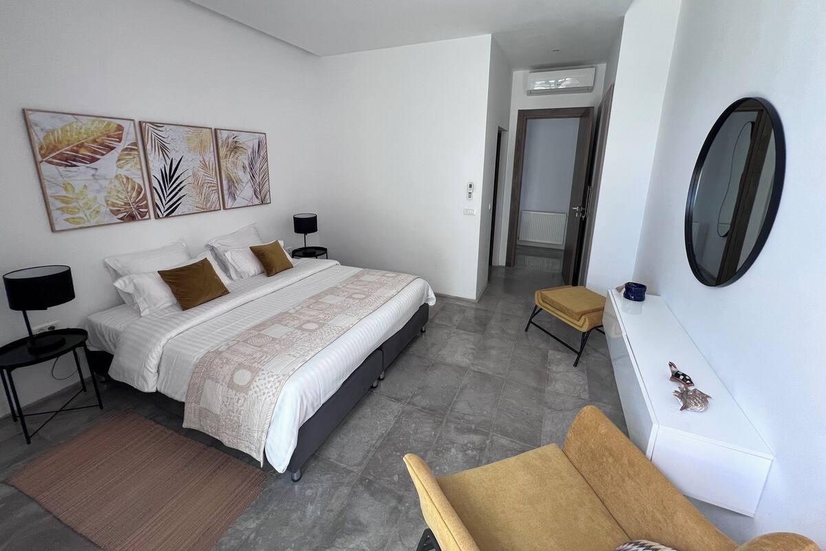 Habitació doble o amb dos llits individuals Deluxe, vistes a la piscina | Wifi gratuïta 