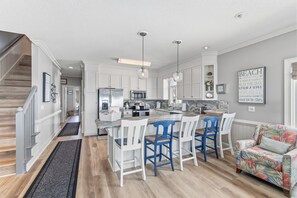 Interior - Renovated Ocean Front Dream House in Sunset Beach (Sunset Beach)