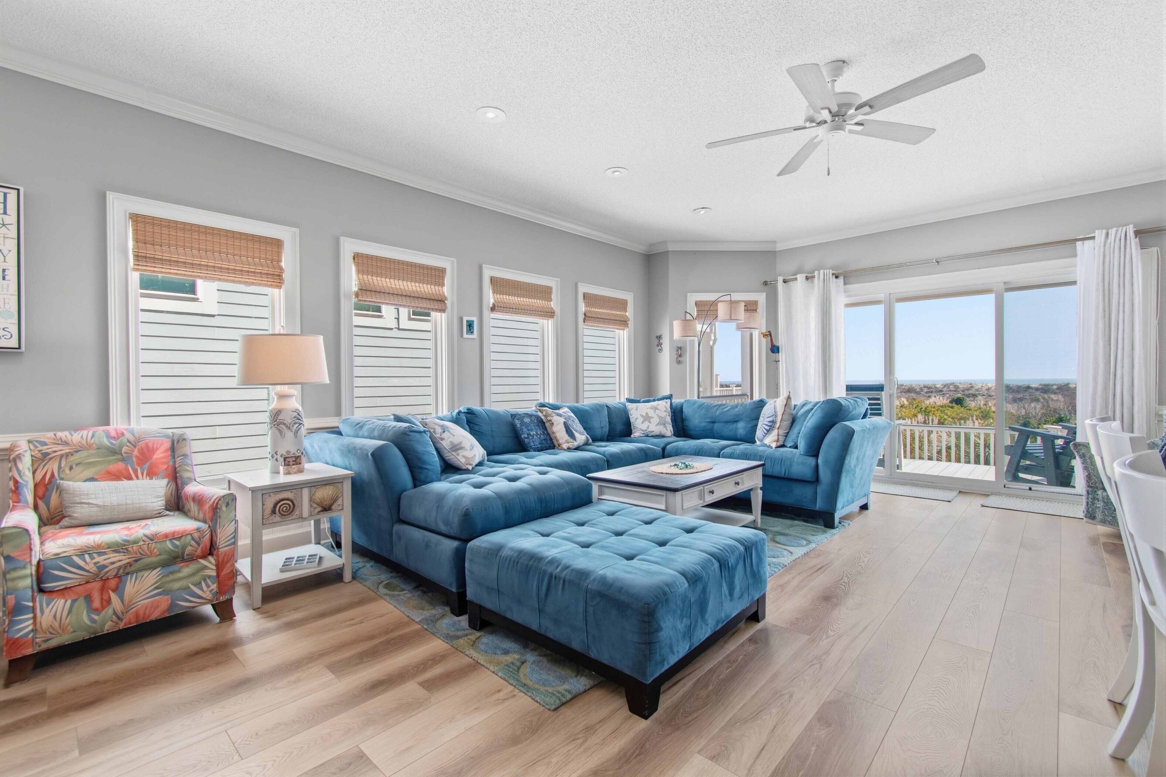 Téléviseur connecté, livres, chaîne audio