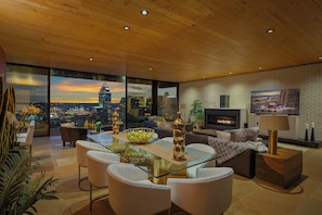 Interior - Cincinnati Vista | Rooftop, Balcony & Fireplace (Cincinnati)