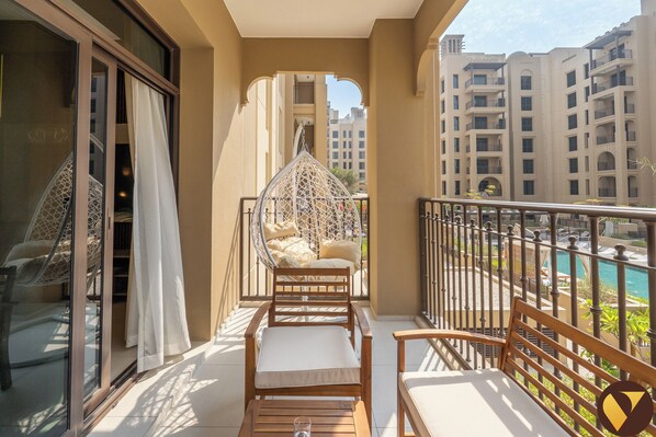 Luksus-lejlighed - balkon - udsigt til pool | Balkon