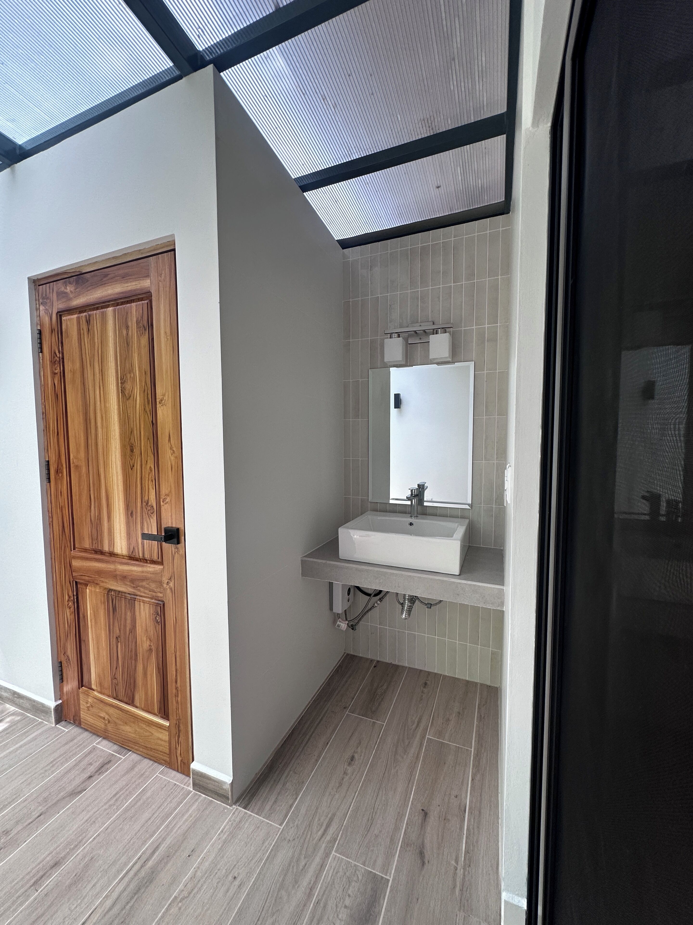 Comfort Studio Suite, Patio, Garden View | Bathroom