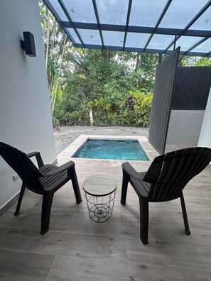 Comfort Studio Suite, Patio, Garden View | Private pool