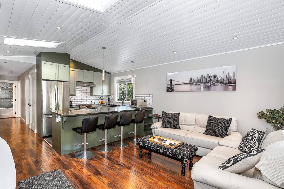 Comfort Cottage, Non Smoking, Kitchen | Living area