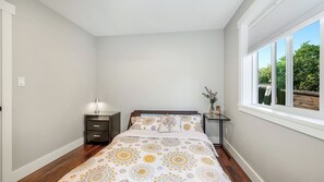 Comfort Cottage, Non Smoking, Kitchen | Iron/ironing board, free WiFi