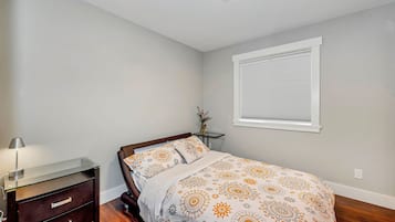 Comfort Cottage, Non Smoking, Kitchen | Iron/ironing board, free cribs/infant beds, free rollaway beds