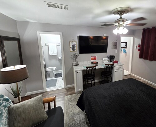 Bluff City Studio: B